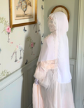 The Diamond — Blanc immaculé, dentelle florale romantique