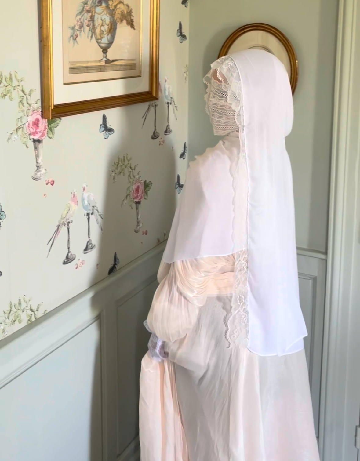 The Diamond — Blanc immaculé, dentelle florale romantique