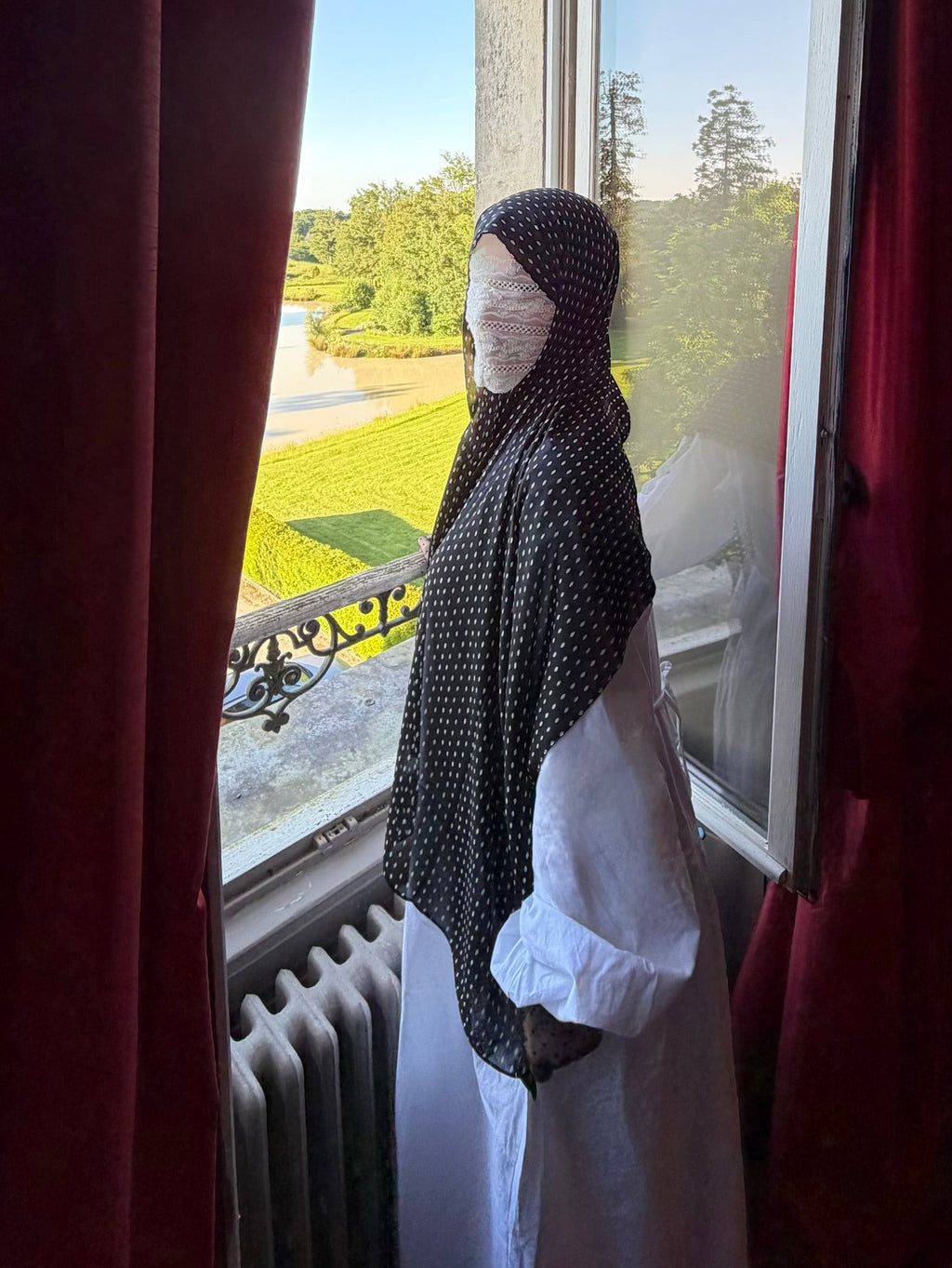 The Whistledown — Noir à pois blancs, mousseline légère