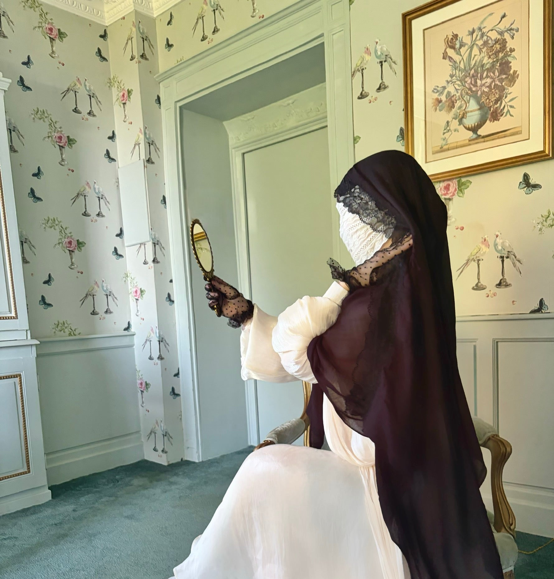 Athéna III — Noir avec dentelle florale féminine