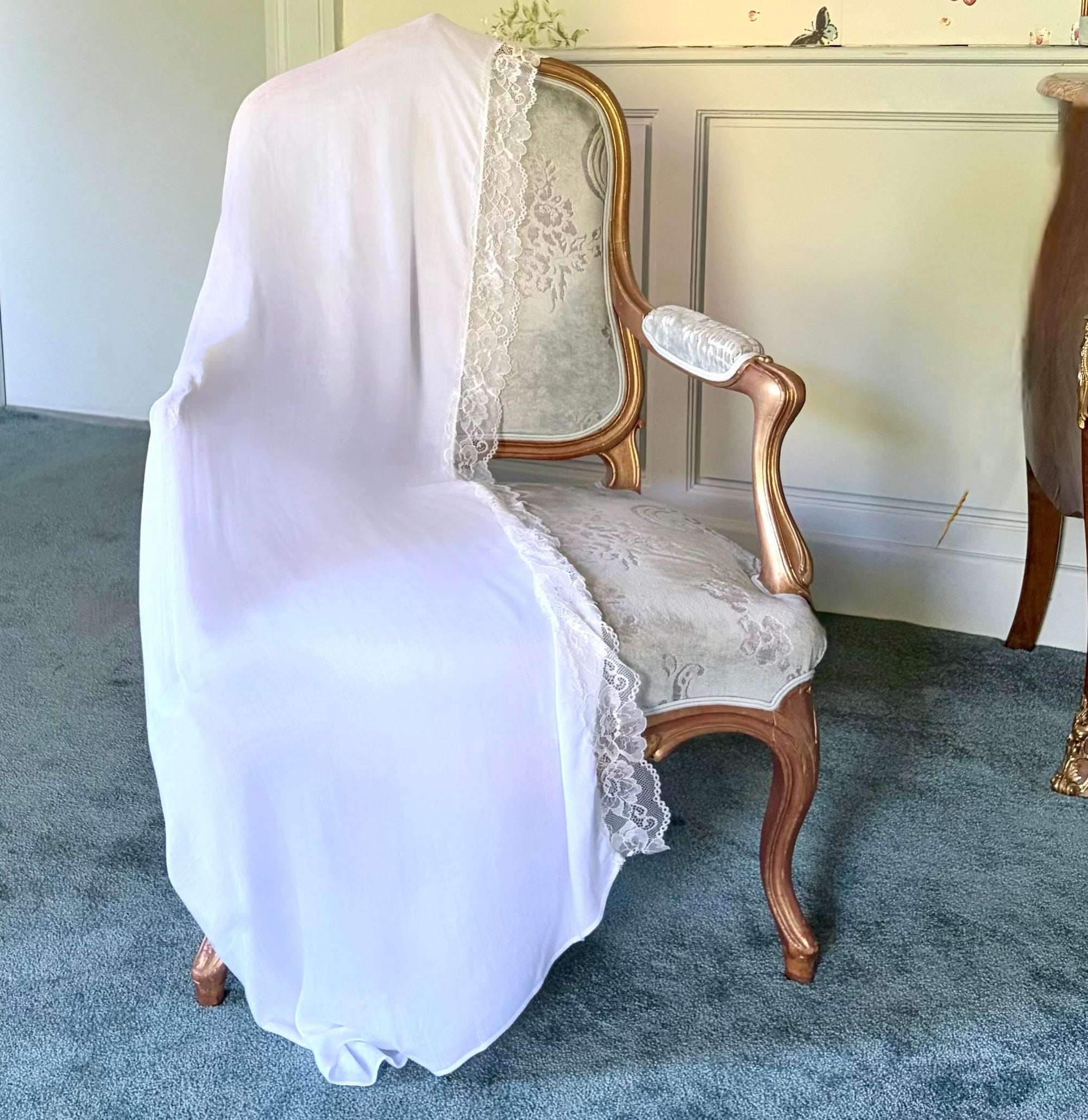 The Diamond — Blanc immaculé, dentelle florale romantique