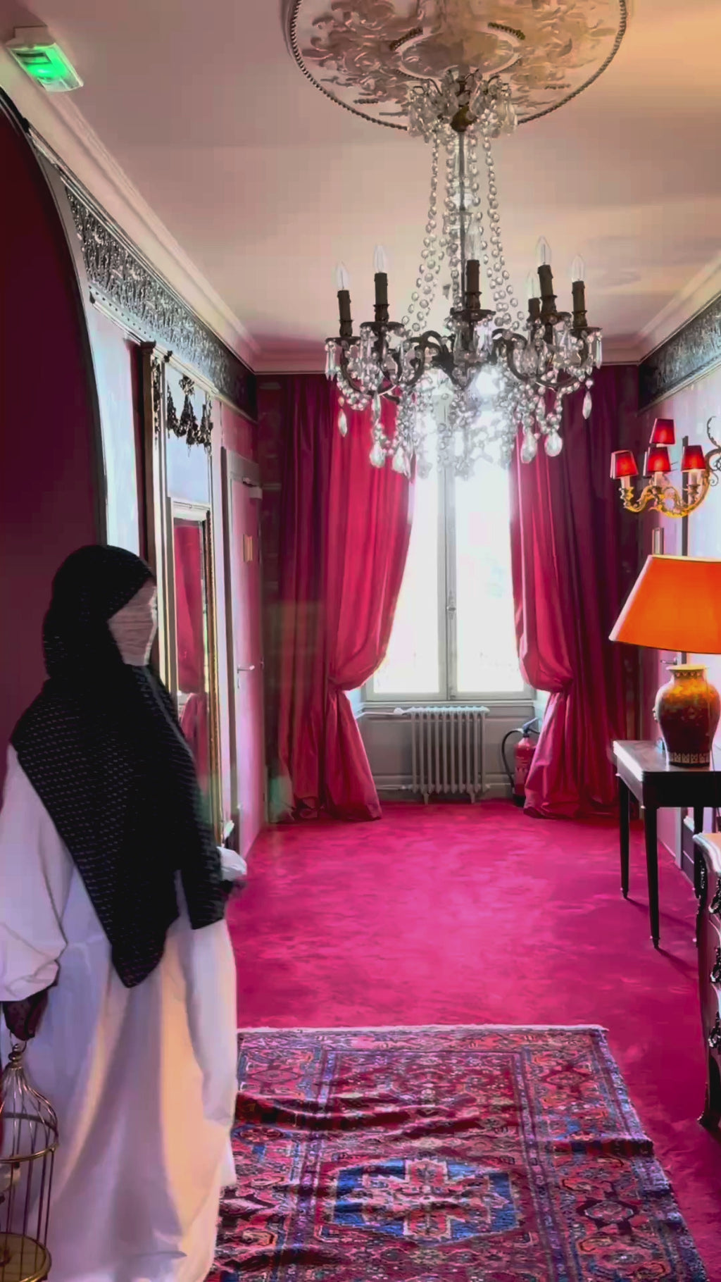 The Whistledown — Noir à pois blancs, mousseline légère
