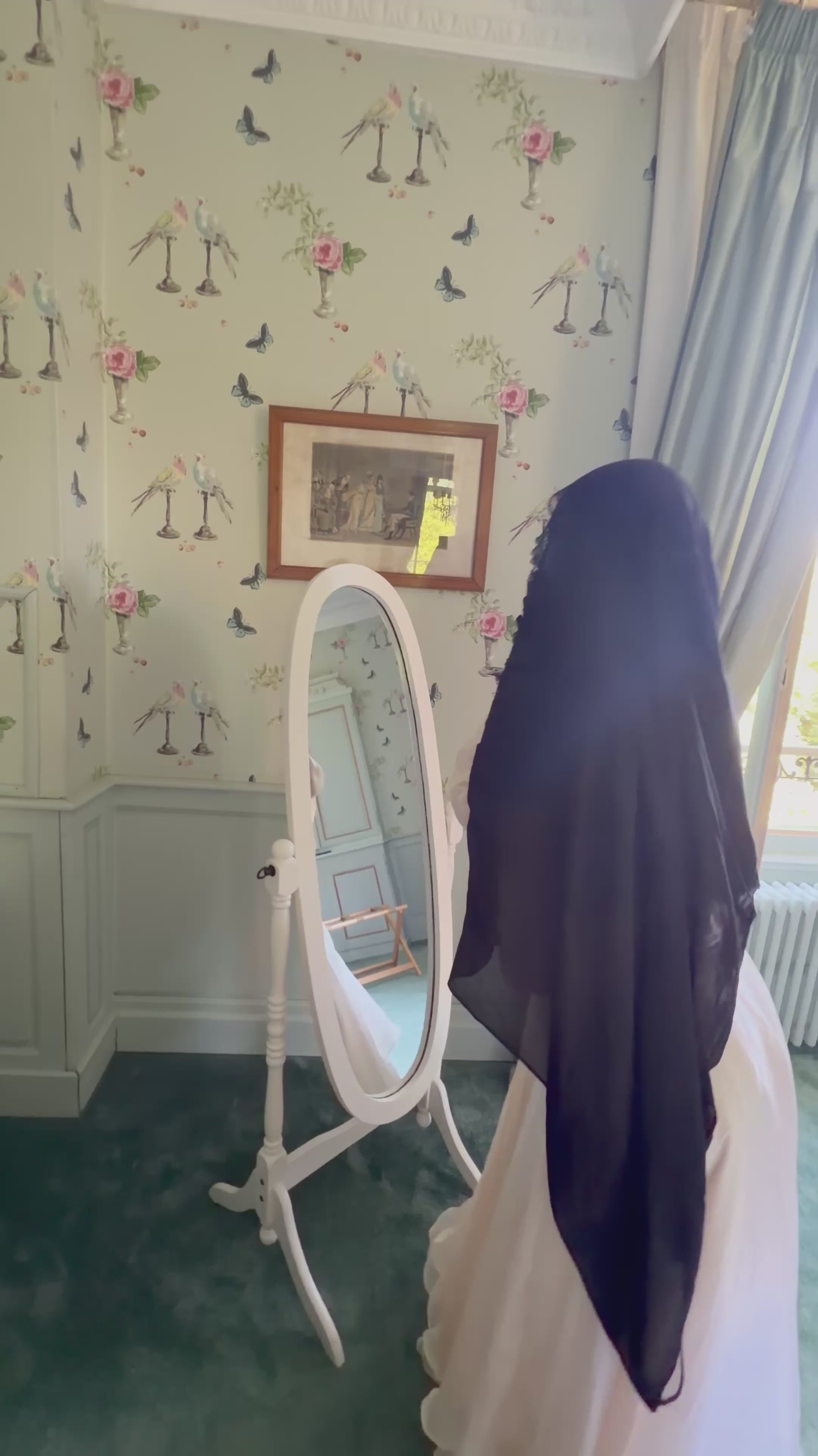 Athéna III — Noir avec dentelle florale féminine