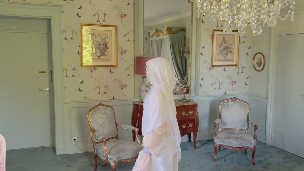 The Diamond — Blanc immaculé, dentelle florale romantique